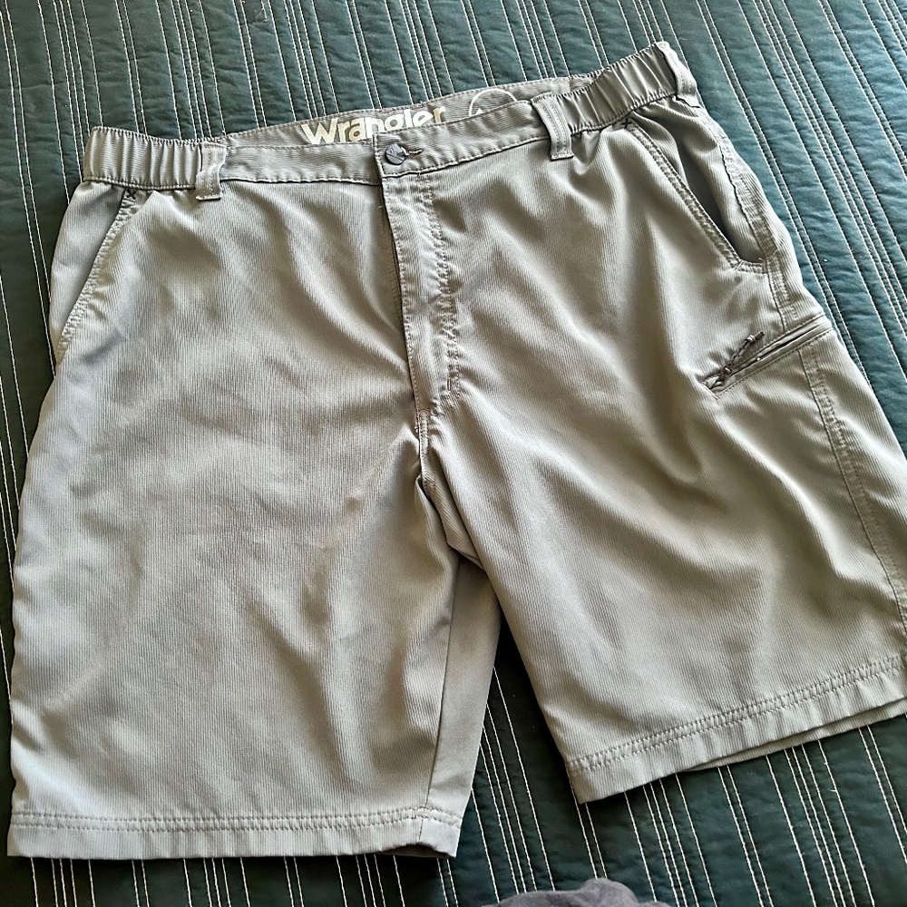 Men’s Wrangler Flat front side pocket performance shorts